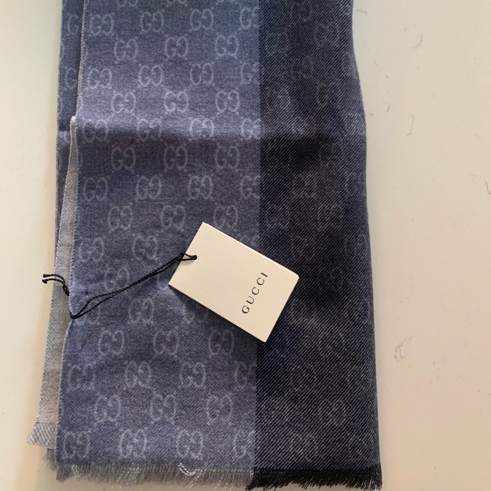 GUCCI NWT wool scarf